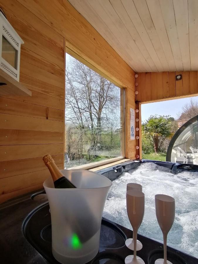 Chambre Avec Jacuzzi Privatif "Le Pecher" Saillans  Zewnętrze zdjęcie